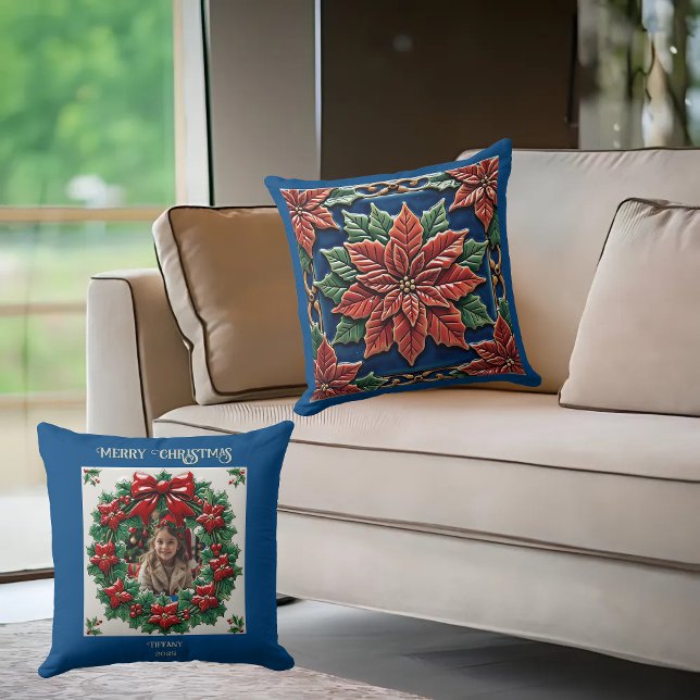 Poinsettia auf blauem Kissen (Von Creator hochgeladen)