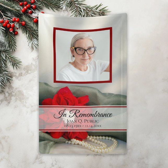 Poinsettia und Perlen anlässlich der Beerdigung de Banner (Von Creator hochgeladen)