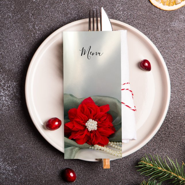 Poinsettia und Perlen auf der Speisekarte der Grün Menükarte (Set a festive December dinner table with the wintery Poinsettia and Pearls Wedding Menu.)