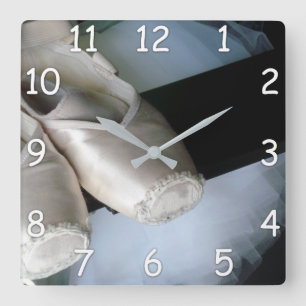 Pointe Show u. Ballettröckchen-Wanduhr für Quadratische Wanduhr