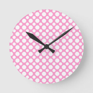 Pois blancs sur horloge murale rose