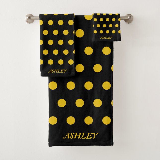 Pois d'or sur la serviette de bain noire (En situation)