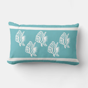 Poisson blanc sur coussin bleu doux