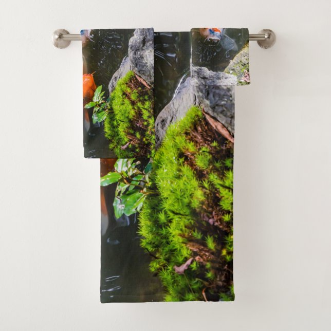 Poisson Koi dans un étang (En situation)