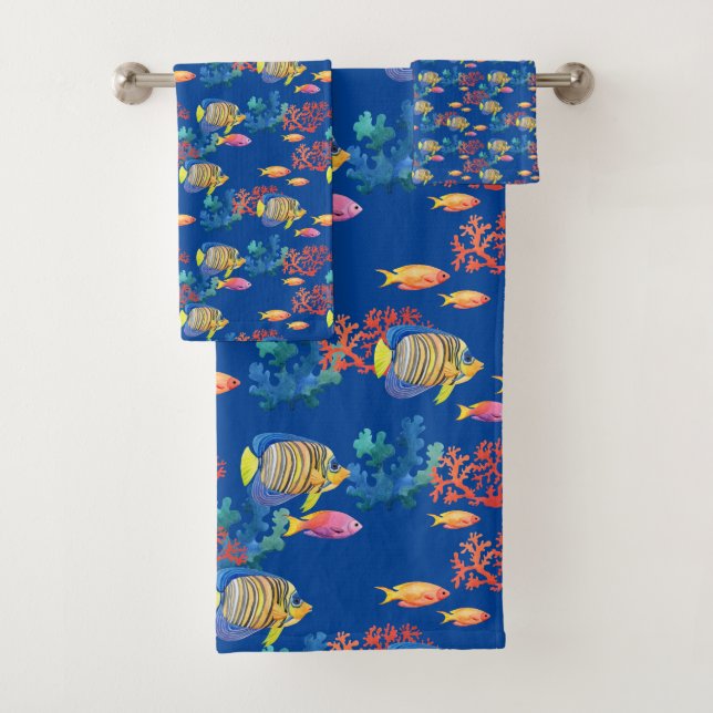 Poissons tropicaux et corail en bleu (En situation)