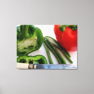 Poivrons verts et rouges avec toile de haricots