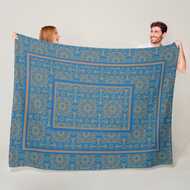 Polaire Couverture en toison Tribale Bleue et Cuivre (En situation)
