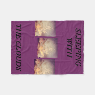 POLAIRE SOMMEIL AVEC LA COUVERTURE D'OUATINE DE NUAGES