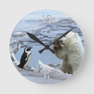 Polar Bear Cub & Penguin Best Friends Horloge mura