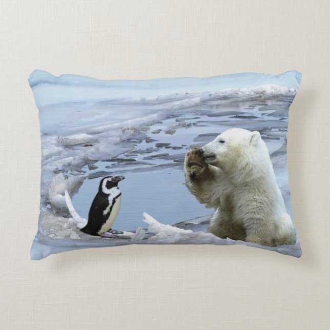 Polar Bear Cub & Penguin Beste Freunde Dekokissen (Vorderseite)
