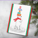 Polar Bearing Geschenke Weihnachten<br><div class="desc">Diese saisonale Grußkarte zeigt ein wunderschönes Vintage-Bild eines sehr stolzen Eisbären, der einen roten Schal trägt und eine Reihe von hell eingewickelten Weihnachtsgeschenken auf seinem Kopf trägt. Das Bild wird auf einem winterweißen Hintergrund platziert und gerahmt in hellen Ferien grün und rot. Niedlich und einzigartig! Die Innenseite der Karte hat...</div>