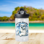 Polar Hydration hero - Kids Trinkflasche<br><div class="desc">Bleibe frostig und hydriert mit dieser Polar Hydration Hero Wasserflasche! Dieser supercoole Eisbär, der stylische Schattierungen macht und eine Wasserflasche klopft, erinnert die Kleinen daran, dass das Trinken von Wasser genauso viel Spaß machen kann wie ein polarer Absturz. Ideal für Kinder, die ihre coolen Begleiter Liebe haben!</div>