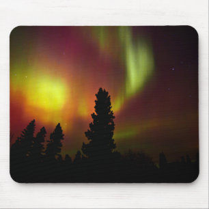 Polarlicht und Bäume Mousepad