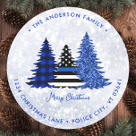 Police Christmas Blue Holiday Tree Rücksendeadress Runder Aufkleber<br><div class="desc">Fügen Sie Ihre Feiertagsgrüße mit diesem Label der Police Christmas Return Address - Thin Blue Line, Schwarz-Blau-Glitzer-Bäume auf Silberschnee-Glitzer-Hintergrund-Design zu Ihren Weihnachtsgrüßen hinzu. Personalisieren mit Familiennamen und Adresse. Dieses Weihnachtslabel der Polizei eignet sich perfekt für Polizeifamilien oder für Weihnachtskarten der Polizei. COPYRIGHT © 2020 Judy Burrows, Black Dog Art -...</div>