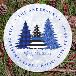 Police Christmas Blue Kariert Glitzer Rücksendeadr Runder Aufkleber<br><div class="desc">Fügen Sie Ihre Feiertagsgrüße mit diesem Label der Police Christmas Return Address - Thin Blue Line, Schwarz-Blau-Glitzer-Bäume auf Silberschnee-Glitzer-Hintergrund-Design zu Ihren Weihnachtsgrüßen hinzu. Personalisieren mit Familiennamen und Adresse. Dieses Weihnachtslabel der Polizei eignet sich perfekt für Polizeifamilien oder für Weihnachtskarten der Polizei. COPYRIGHT © 2020 Judy Burrows, Black Dog Art -...</div>