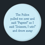 Police Rock Paper Schere Funny Kühlschrankmagnet<br><div class="desc">Die Polizei zog mich hinüber und sagte "Papers!", also sagte ich "Scheren, ich gewinne!" und fuhr weg - unschätzbare Weisheit, ein zeitgenössischer Ratschlag - lustig, unglaublich witzig, Witz auf einen Magneten für Ihren Kühlschrank / Geschirrspüler / Küche / Aktenschrank. Macht ein lustiges Geschenk für Ihren Freund, Familienmitglied und Fans der...</div>