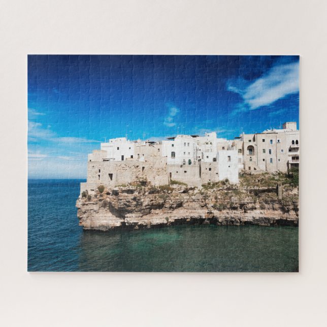 Polignano, das eine Stute auf einer Klippe in (Horizontal)