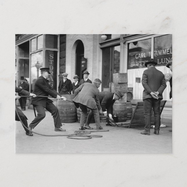 Polizei beschlagnahmt Bootleg Liquor, 1923 Postkarte (Vorderseite)