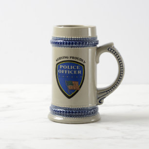 Polizei, die stolz dient bierglas