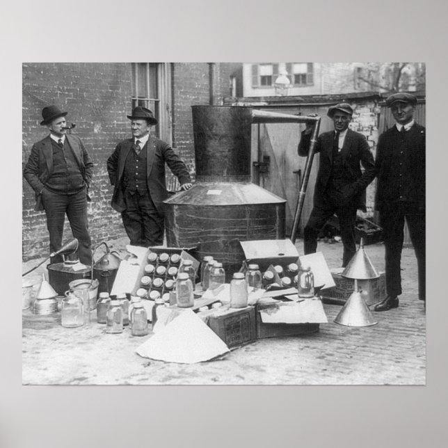 Polizei mit Konfiszierung noch, 1922. Vintages Fot Poster (Vorne)