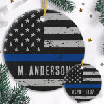Polizeibeamte - US-amerikanische Flagge - Blaue Li Keramik Ornament<br><div class="desc">Die Einführung unseres Polizeiziers der Thin Blue Line, die perfekte Ergänzung zu Ihrer Feriendekoration und ein durchdachtes Geschenk für jeden Strafverfolgungsbeamten in Ihrem Leben. Dieses von der amerikanischen Flagge inspiriert Ornament weist eine kühn blaue Linie auf, die den tapferen Männern und Frauen, die unsere Gemeinschaften täglich bedienen und schützen, Anerkennung...</div>