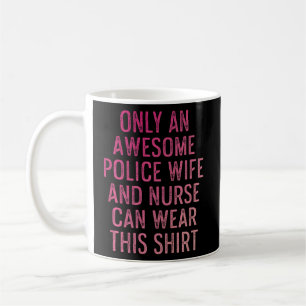 Polizeiliche Ehefrau Krankenversicherung und Mama Kaffeetasse