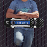 Polizeiliche Personalisierte Strafverfolgung dünne Skateboard<br><div class="desc">Thin Blue Line Skateboard - American Flag in Police Flag Farben, Not Design . Personalisieren Sie dieses Polizeiskateboard mit Monogramm initial. Dieses personalisierte Polizeiskateboarddeck eignet sich perfekt für die Polizei- und Strafverfolgungsbehörden, Abschluss der Polizei und Polizeibeamte. COPYRIGHT © 2020 Judy Burrows, Black Dog Art - Alle Rechte vorbehalten. Polizeiliche Personalisierte...</div>