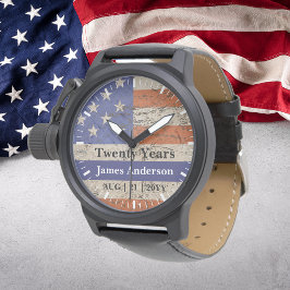 Polizeischutz beobachtet die US-Flagge mit der bla Armbanduhr