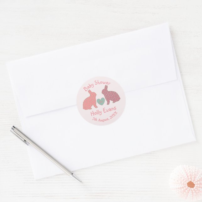 Polka Dot Bunnies Custom Baby Shower Runder Aufkleber (Umschlag)