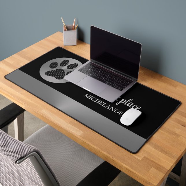 Polka Dot Dog Paw auf Silver Pet Grooming Service Schreibtischunterlage (Büro 2)