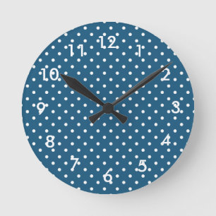 Polka Dots on Dark Blue Runde Wanduhr