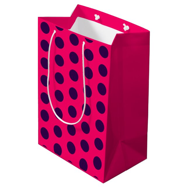 Polka Dots purple hot pink birthday Mittlere Geschenktüte (Rückseite Schrägansicht)