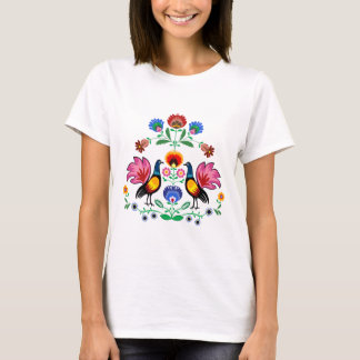 Polnische Völker mit dekorativem Foral u. jungen T-Shirt