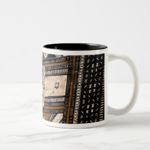 Polynesien, Königreich Tonga. Detail von Tapa Zweifarbige Tasse