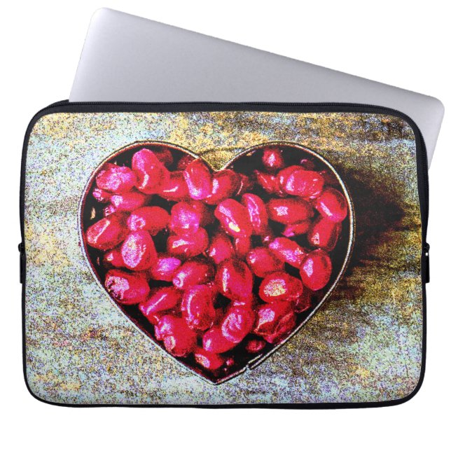 "Pomegranates Heart Fruit" Niedliches Foto. Jetzt  Laptopschutzhülle (Vorderseite)