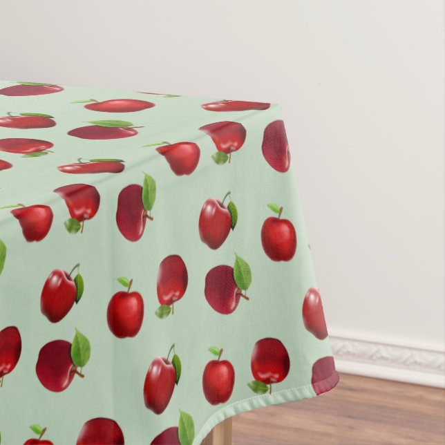 Pommes rouges sur une nappe vert clair (In Situ)