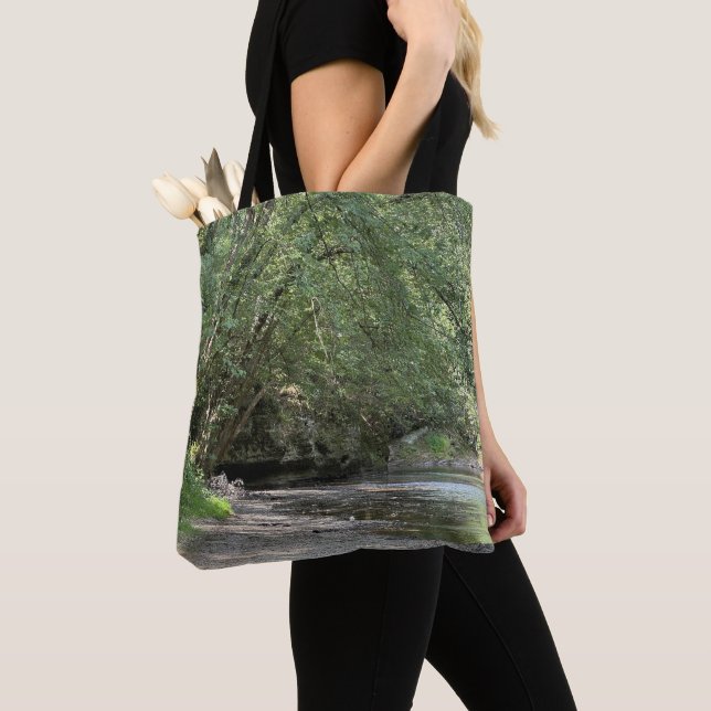 Pond under the Trees Tote Tasche (Von Nahem)