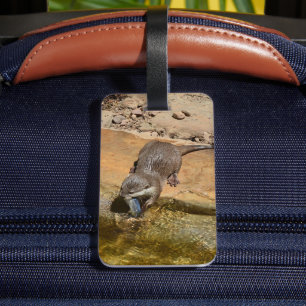 **"Pondside Fest: Ein Otter und seine Fänge"** Gepäckanhänger