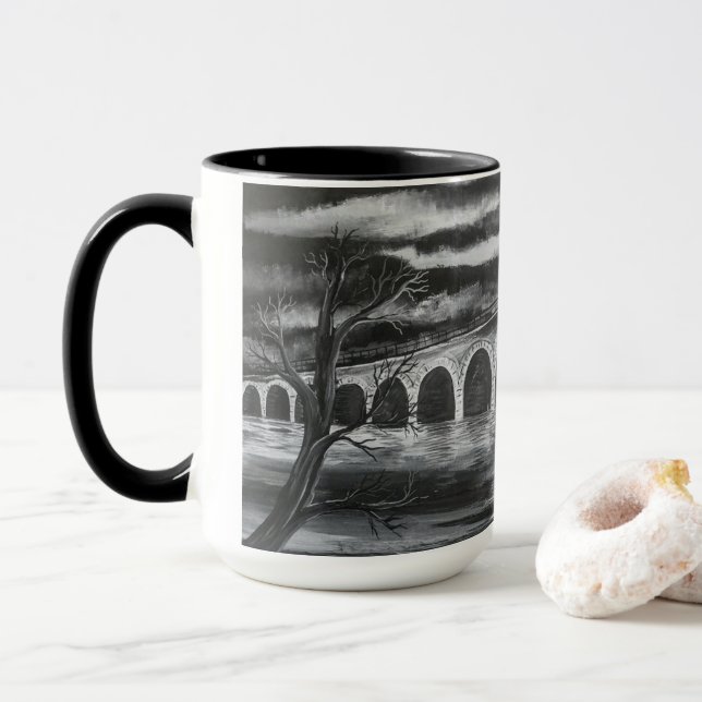 Pont au-dessus de tasse préoccupée de l'eau (Avec donut)