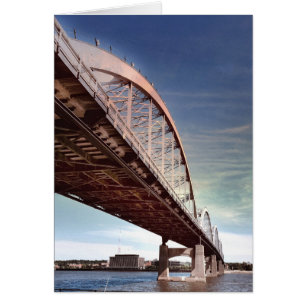 Pont centennal au-dessus de la carte du fleuve