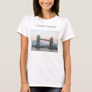 Pont de Londres sur le T-shirt de dames