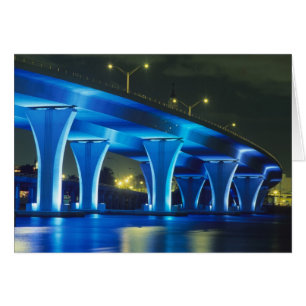 Pont de nuit au port de Miami, Floride