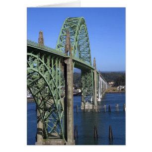 Pont de Yaquina Bay enjambant la baie de Yaquina