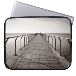 Pont Del Petroli bei Sonnenaufgang in Barcelona in Laptopschutzhülle