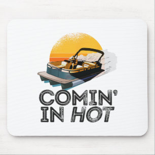 Pontoon Boot kommt in heißem sonnigen See für D Mousepad