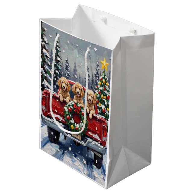 Poodle Christmas Red Truck Holiday Mittlere Geschenktüte (Vorderseite Schrägansicht)
