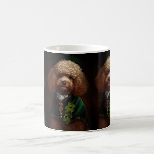 Poodle Dog in St. Patrick's Day Dress Kaffeetasse (Mittel)