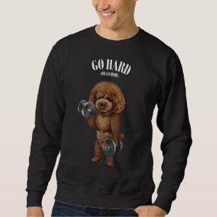 Poodle Dose Muskeltraining mit Dumbell in Fitnes Sweatshirt