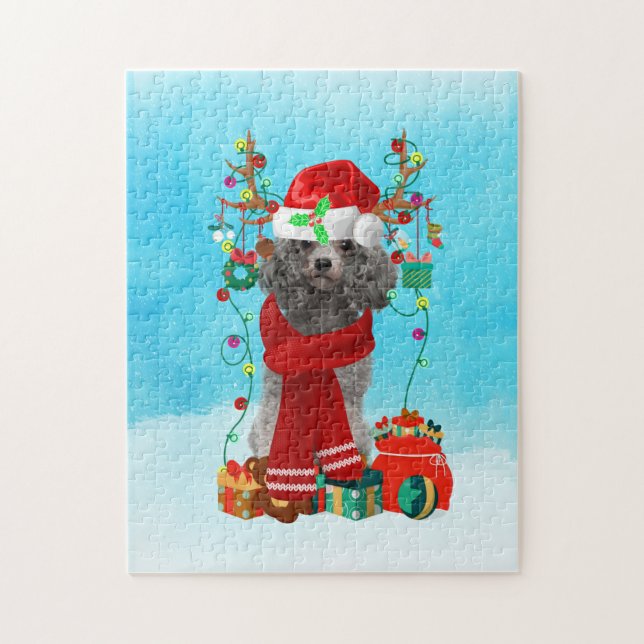 Poodle im Schnee mit Weihnachtsgeschenken (Vertikal)