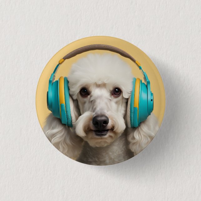 Poodle mit Kopfhörer Button (Vorderseite)